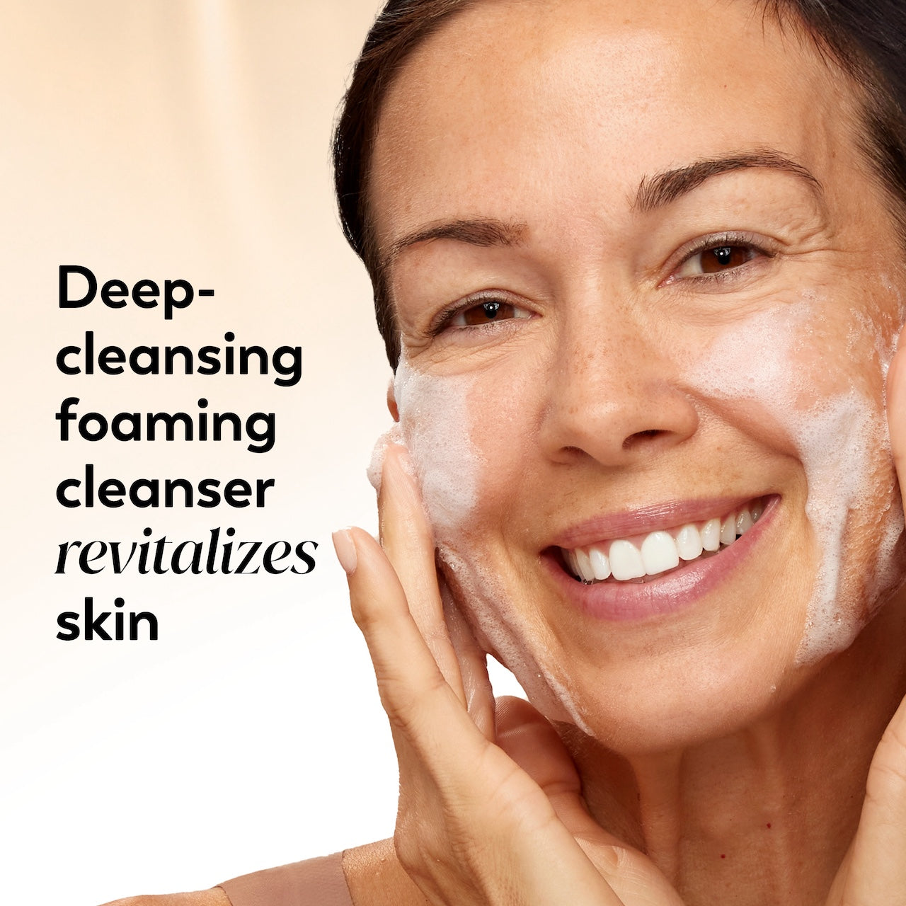Olay / Total Effects Revitalizing Foaming · Daily Cleansing